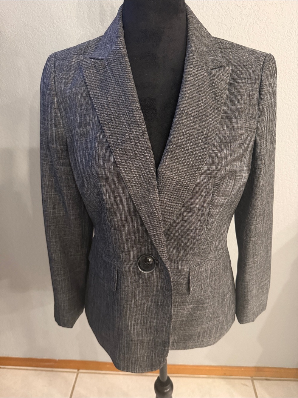 NWT Le Suit Petite 6P Gray Crosshatch Pantsuit One Button Career Set
